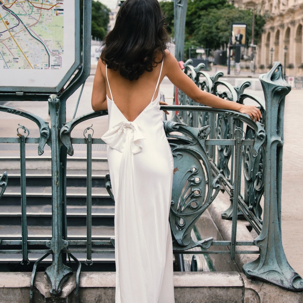 Elegant White Backless Dress